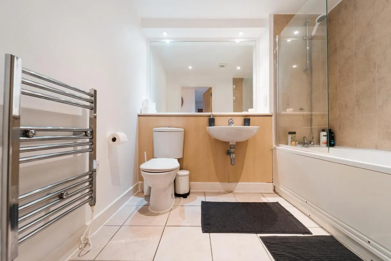 Lovely 2 Bedroom Flat Next To Victoria Park London 0*,