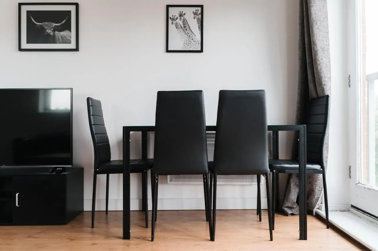 Lovely 2 Bedroom Flat Next To Victoria Park London Apartment