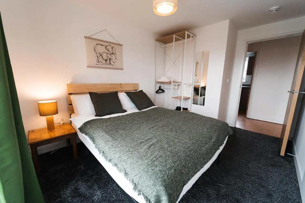 Lovely 2 Bedroom Flat Next To Victoria Park London