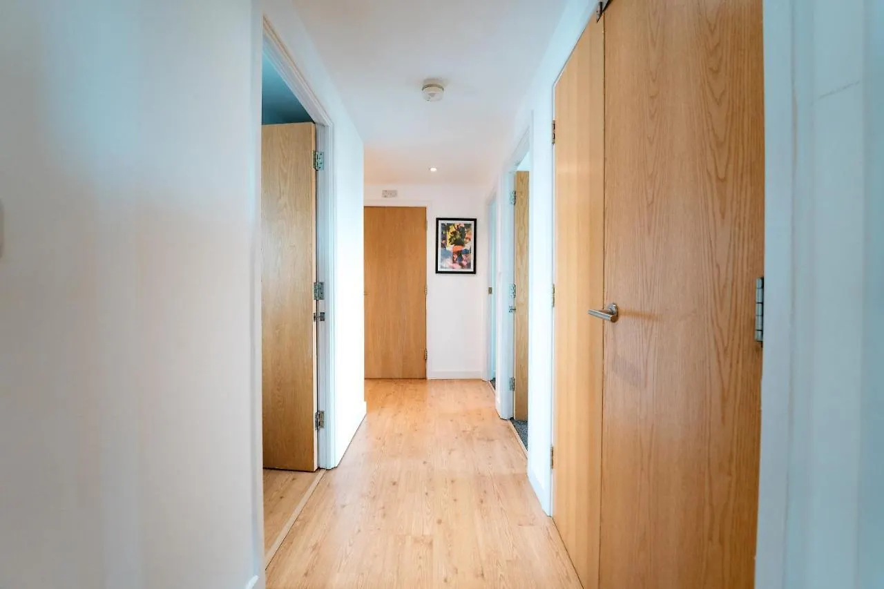 Lovely 2 Bedroom Flat Next To Victoria Park London