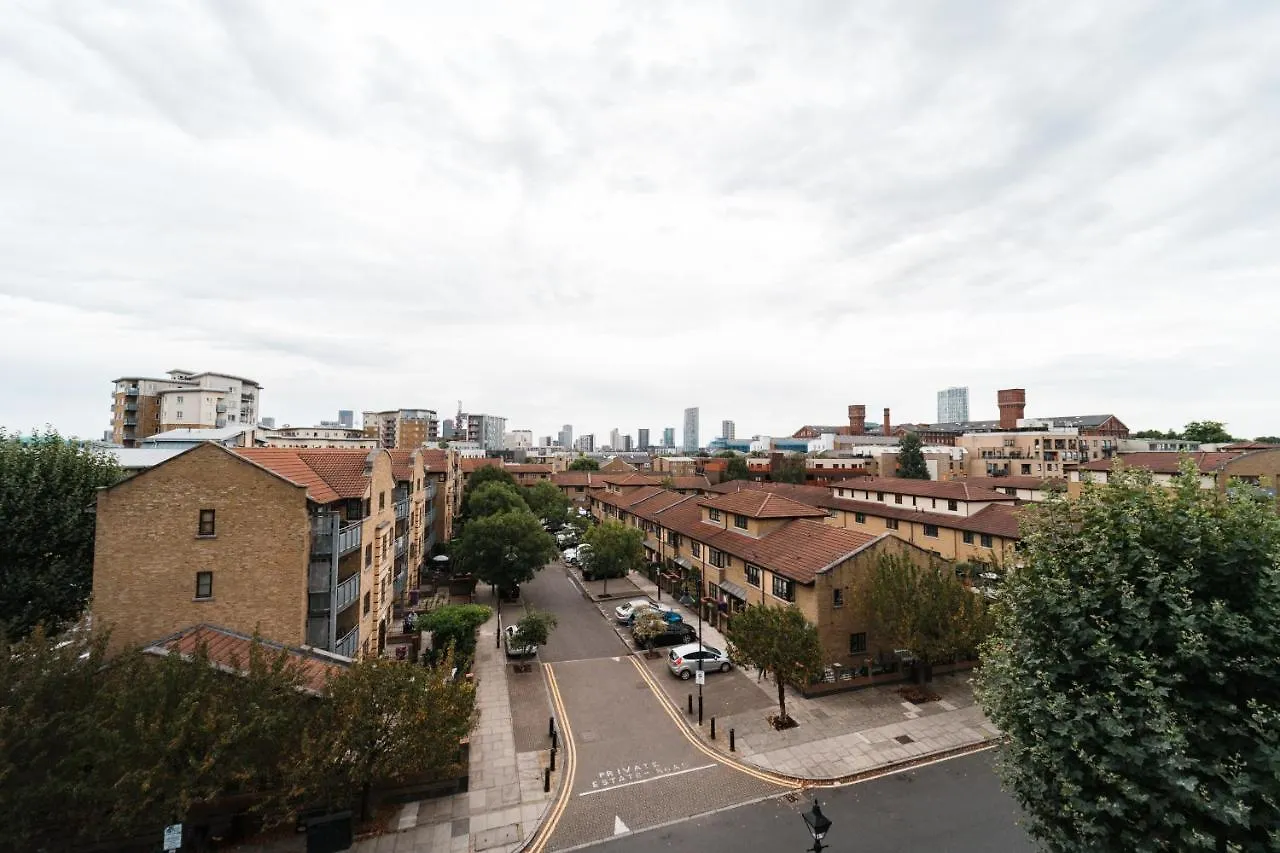 Lovely 2 Bedroom Flat Next To Victoria Park London